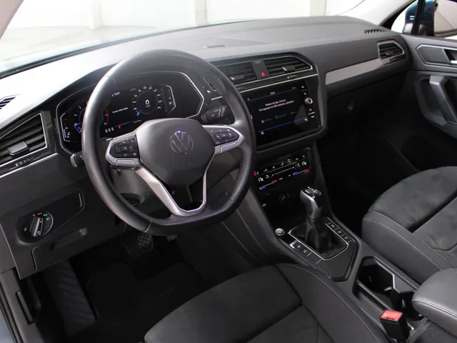 Volkswagen Tiguan 1.5 TSI Elegance Apple Carplay | Parkeercamera | Stoelverwarming | Inklapbare buitenspiegels | Climate Control