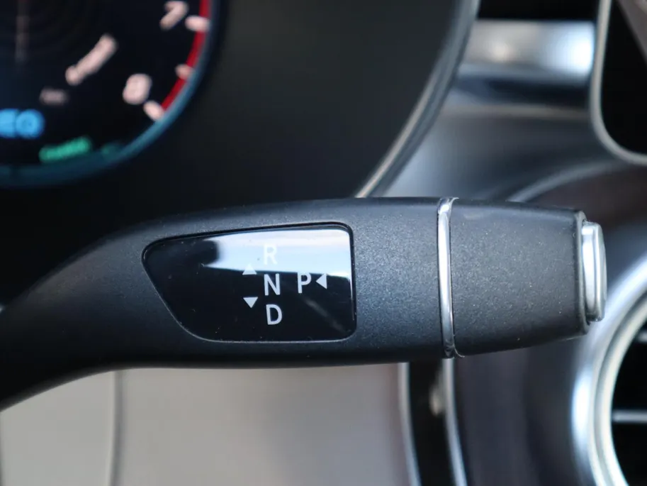 Mercedes-Benz GLC 300 4MATIC AMG line l Panoramadak l Stoelverwarming l Ambiente lichtpakket
