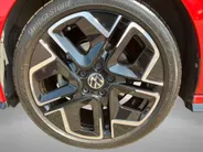 Volkswagen Golf 1.5 eTSI 150pk DSG R-Line Edition · Panoramadak · Apple/Android Car Play · Camera + Parkeersensoren · Garantie t/m 28-07-2030 of 100000km.