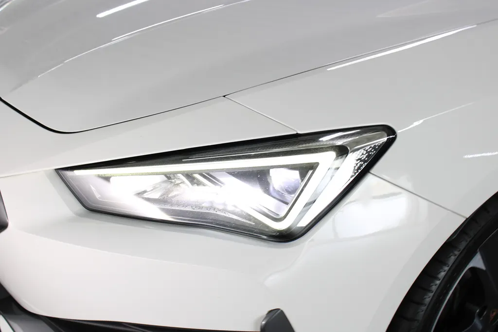 CUPRA Leon 1.4 e-Hybrid VZ Business / Stoel + Stuurverwarming / Keyless / Adaptive cruise control /