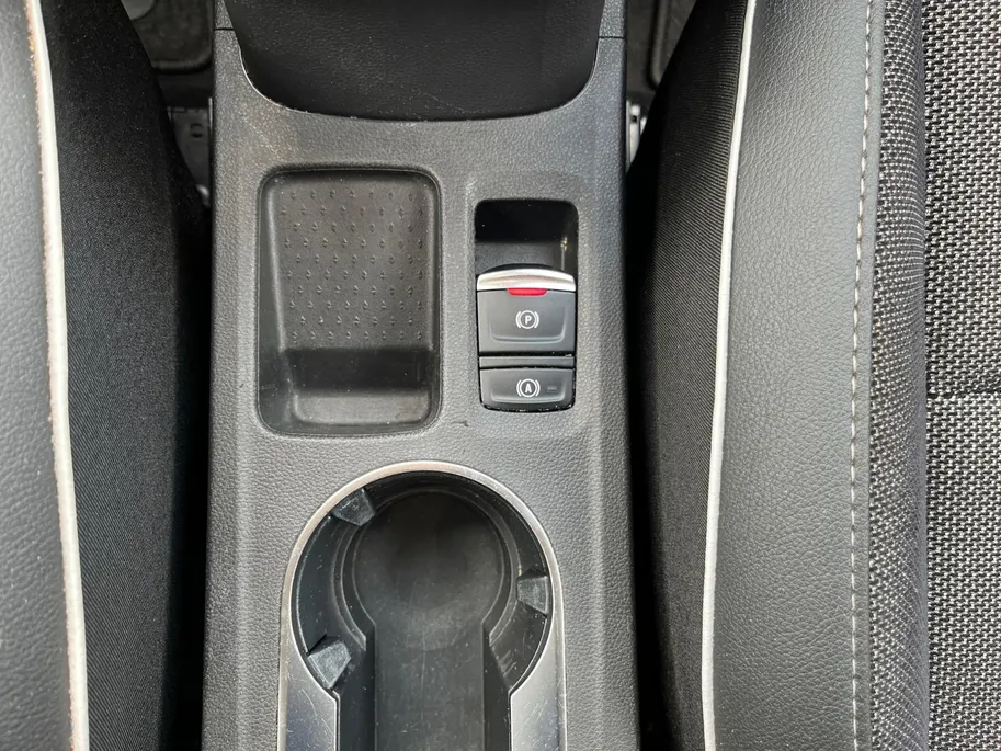 Renault Captur 1.0 TCe 100 Bi-Fuel Intens |Trekhaak | Allweatherbanden |Apple Carplay/Android Auto| Grootlichtassistent|12 maanden Bovag Garantie|