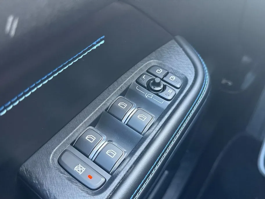 Lynk & Co 01 1.5 | Panoramadak | Stoelverwarming | Dodehoekdetectie | Elektronische bestuurdersstoel met geheugenfunctie | elek. kofferbak |