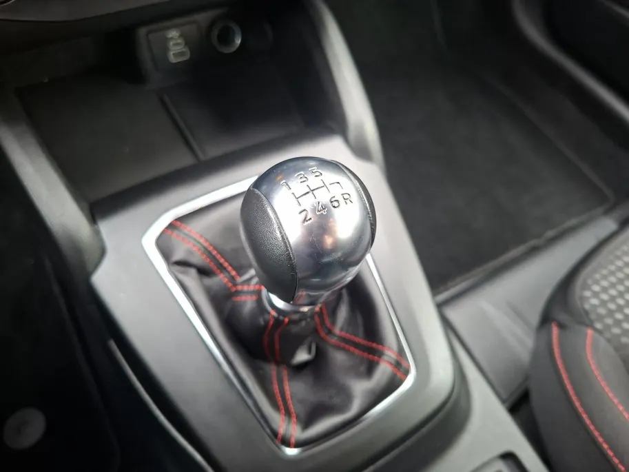 Ford Focus Wagon 1.0 EcoBoost Hybrid ST Line | NL-Auto | Dealeronderhouden | Winter Pack | Climate Control | Parkeersensoren | 17' Lichtmetaal | Apple Carplay&Android Auto | Led Koplampen |
