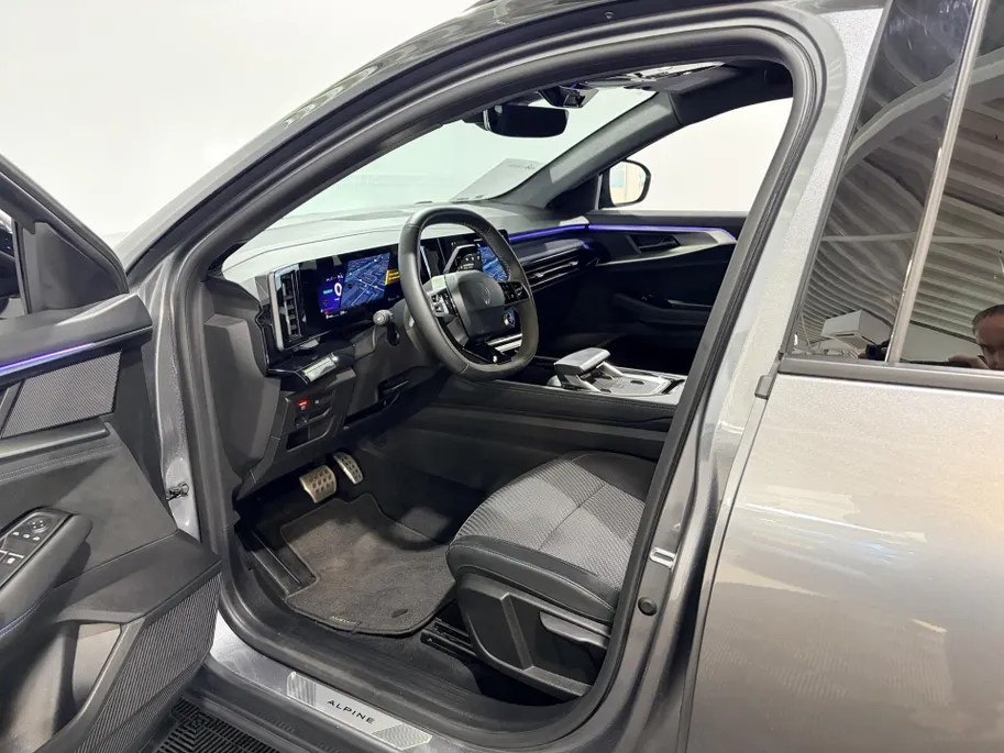 Renault Austral 200PK E-Tech Full Hybrid Techno Esprit Alpine AT | Trekhaak | All Season Banden | Climate Control | Digital Cockpit | Camera | Parkeersensoren | Adaptive Cruise Control | Lichtmetalen Velgen |