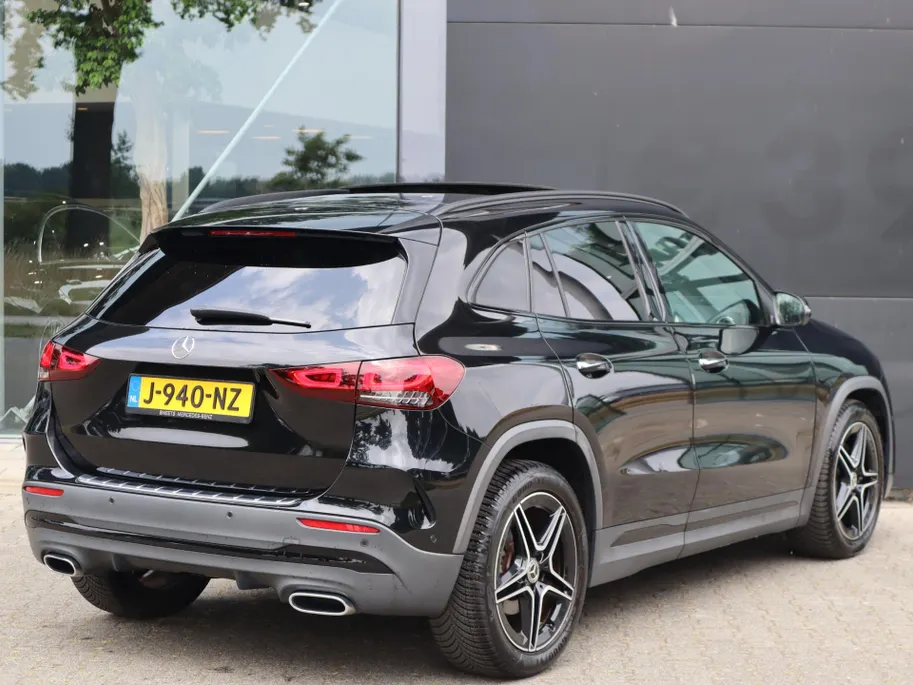 Mercedes-Benz GLA 200 Business Solution AMG l Trekhaak l Keyless l Panoramadak l Ambiente lichtpakket