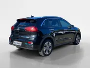 Kia e-Niro DynamicPlusLine 64 kWh Climate control | Stoel,- en stuurverwarming | Parkeercamera | Cruise control | Elek. schuif/kanteldak | 16 inch LM velgen |