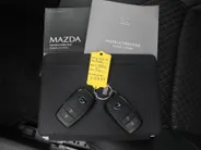 Mazda 2 Hybrid 1.5 Select | 16' LM | Stoel- & stuurverwarming | HUD | Camera | Dodehoek sensor |