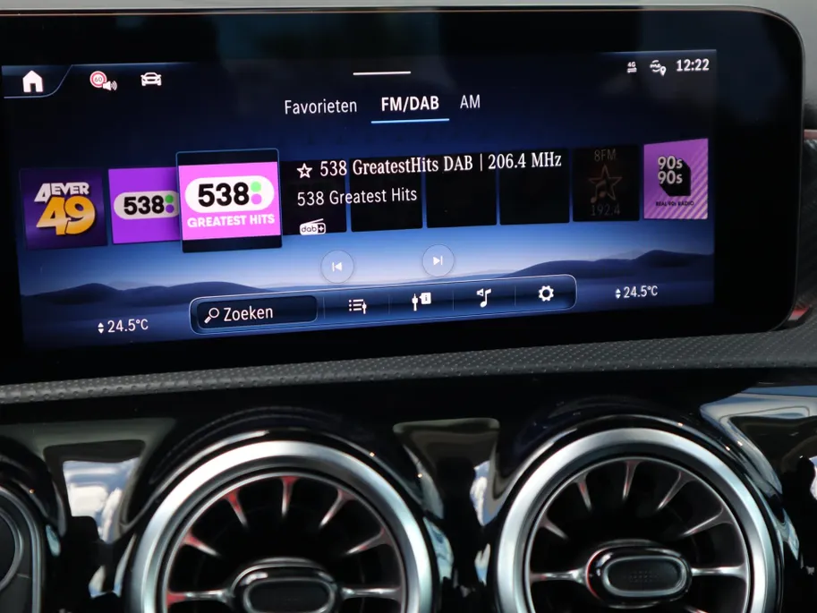 Mercedes-Benz A-Klasse 180 Star Edition Luxury Line l Trekhaak l Achteruitrij camera l Stoelverwarming l Ambiente lichtpakket