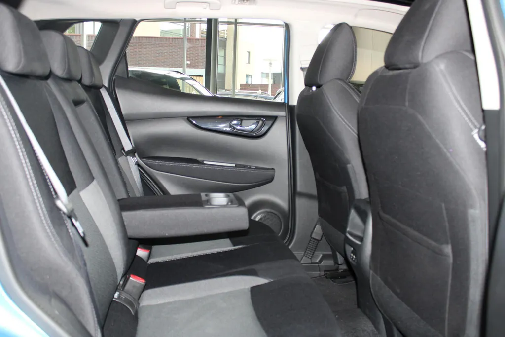 Nissan QASHQAI 1.3 DIG-T Design Edition | Trekhaak | Navigatie | 360grd camera | Zeer nette auto | pdc voor en achter | Climate controle | Cruise controle | Dealer onderhouden | I-key |