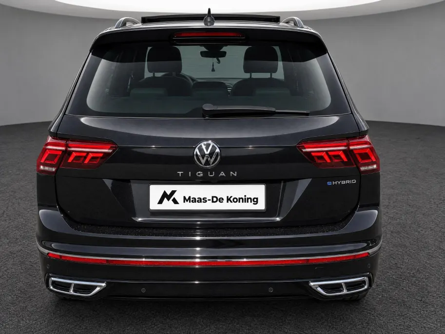 Volkswagen Tiguan 1.4 TSI eHybrid R-Line Business+ · Panoramadak · Trekhaak · 360°Camera · Apple/Android Car Play