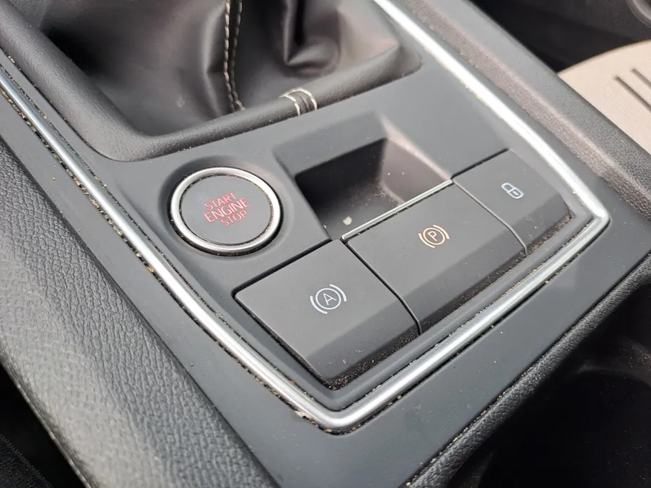 SEAT Leon 1.0 TSI Style Business Intense | Cruise control adaptief | Navigatie | LM Velgen | Apple Carplay/Android Auto | Achteruitrijcamera | airco automatisch