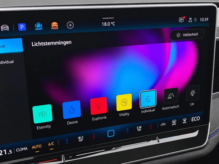 Volkswagen Passat Variant 1.5eTSI 272PK R-Line Black Style · Panoramadak · Leder · Trekhaak · 360°Camera · Hemelbekleding velours · Garantie t/m 08-12-2030 of 100000km