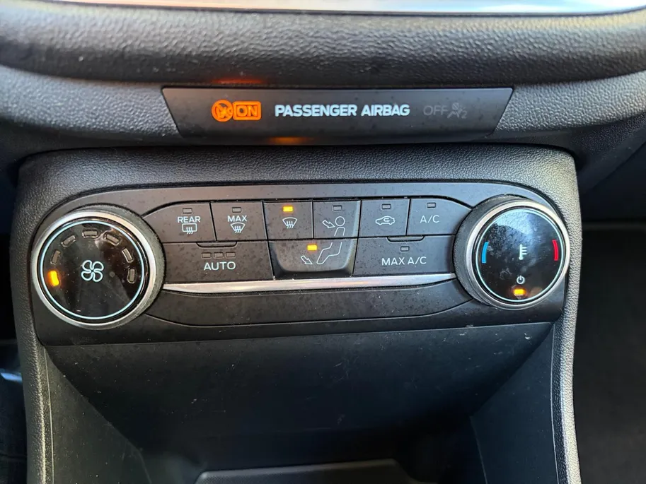 Ford Fiesta 1.0 EcoBoost Titanium | 1e Eigenaar | NL-Auto | Trekhaak | Climate Control | Parkeersensoren | Cruise Control | Lichtmetalen velgen |