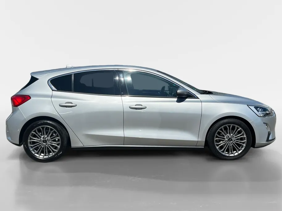 Ford Focus 1.0 EcoBoost Titanium Business | Dealer onderhouden | NL auto | Adapt. cruise control | Winter pack | Parkeersensoren voor en achter | Achteruitrijcamera | B&O audio | 17' lichtmetalen velgen | Bovag garantie |