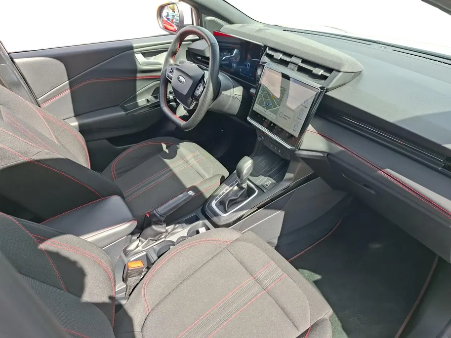 Ford Puma ST-Line | Stoel- stuur en voorruitverwarming | Trekhaak | Kantel / schuifdak | Adaptieve led koplampen | All weather banden
