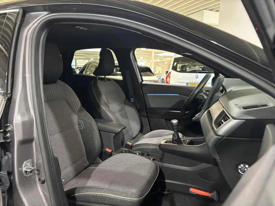 Renault Captur 90PK TCe Techno | Pack Winter | Navi | Climate Control | Camera | Parkeersensoren | Apple CarPlay/Android Auto | Lichtmetalen Velgen | Full LED | Armsteun | Digital Cockpit |