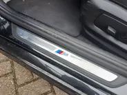 BMW 5 Serie Touring 530e xDrive M SPORT | Pano | Harman Kardon | 360 Camera | Head up | Elektrisch Wegklapbare Trekhaak | Voorstoelen verwarmd | Navigatie | Apple Carplay/Android Auto | Leer