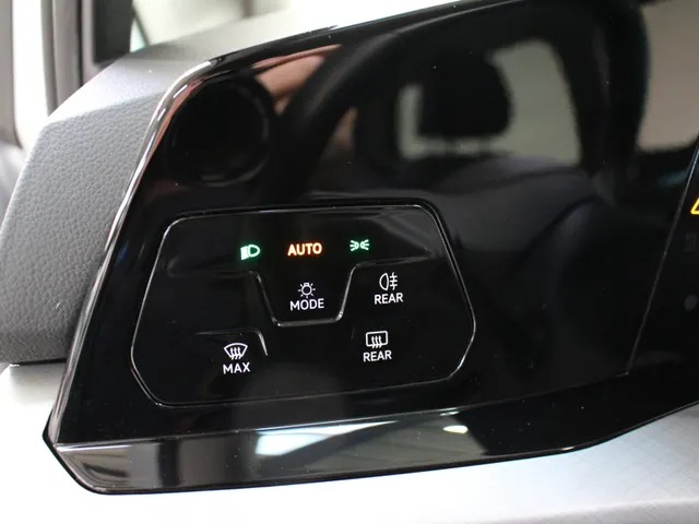 Volkswagen Golf 1.0 eTSI Life DSG | Navigatie Pro | Cruise Control | Lichtmetalen velgen