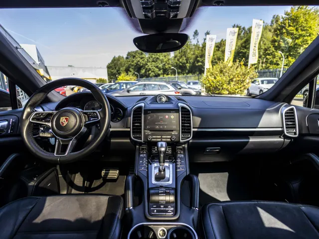 Porsche Cayenne 3.0 S E-Hybrid Platinum Edition NL Auto!