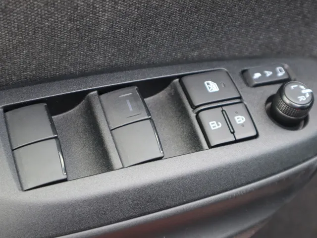 Toyota Yaris 1.5 Hybrid Launch Edition Bi-tone | JBL | Blindspot