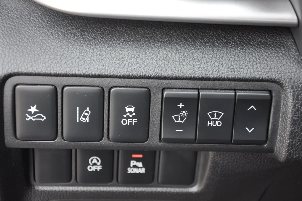 Mitsubishi Eclipse Cross 1.5 DI-T First Ed. All Seasons Head Up
