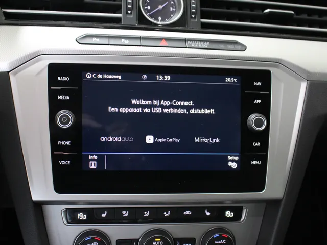 Volkswagen Passat Variant 1.5 TSI DSG Comfortline Navigatie | Camera | Trekhaak | Stoelverwarming