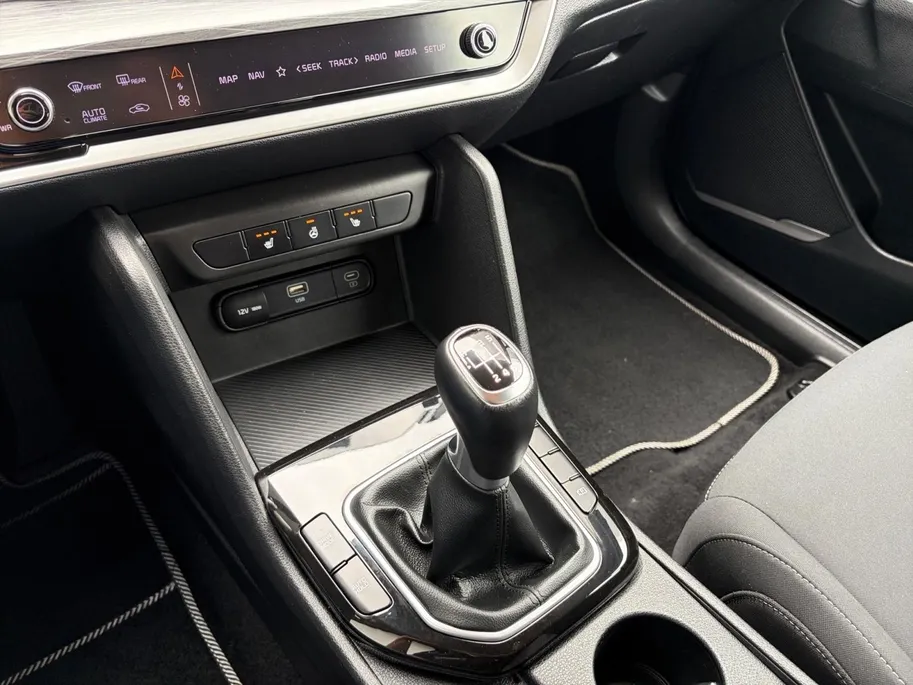Kia Sportage 1.6 T-GDi MHEV DynamicLine Edition | Stoel- en stuurverwarming | Achteruitrijcamera | Parkeersensoren voor- en achter | Apple/Android Carplay | Navi | Climate control | Cruise control