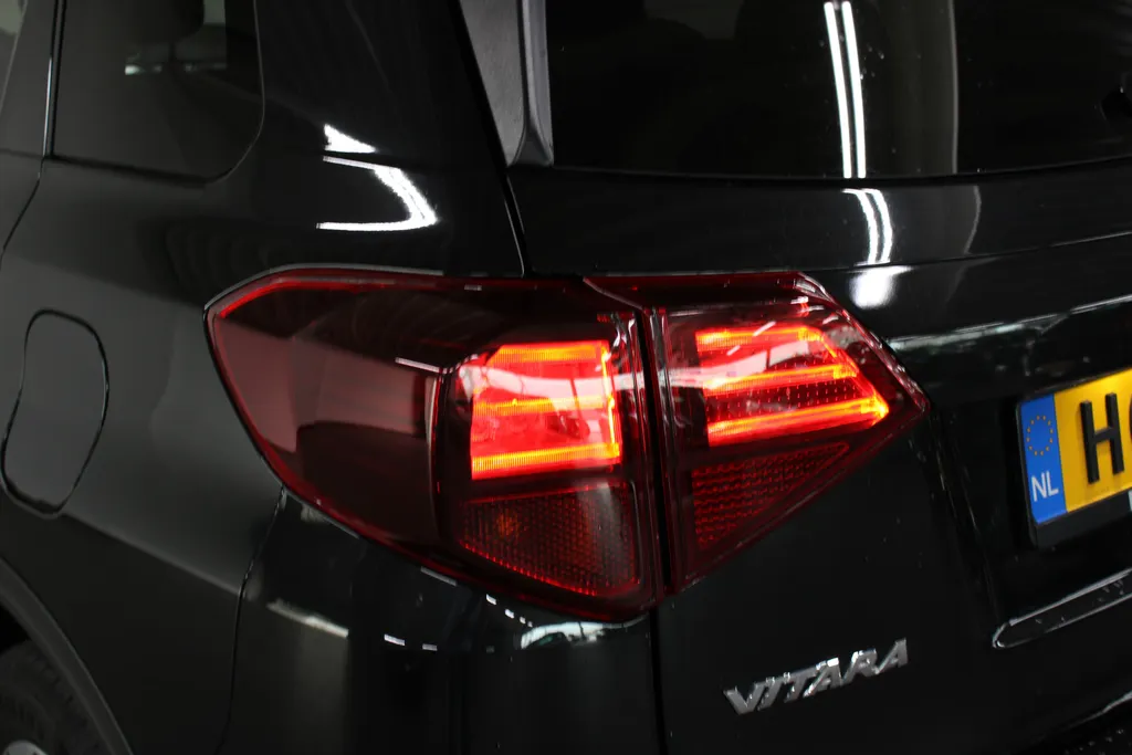 Suzuki Vitara 1.5 Hybrid Style Automaat / Trekhaak afneembaar / Camera / Navigatie / Keyless / Led verlichting /
