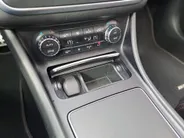 Mercedes-Benz GLA 180 Business Solution AMG AUTOMAAT | Trekhaak | Cruise | Panorama Schuif/kantel Dak | Navigatie | Camera | AMG-styling