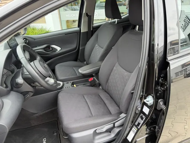 Toyota Yaris 1.5 Hyb. Dynamic Limited | Parkeersensoren V+A | All Seasons