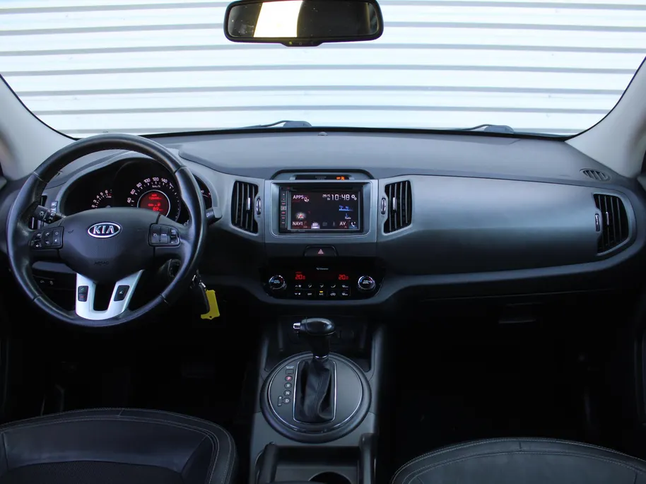 Kia Sportage 2.0 X-ecutive Plus Pack | Trekhaak | 17' LM | Parkeersensor achter | Half leer/stof | Navi Pioneer incl. Apple CarPlay/Android Auto | Cruise | Clima | Automaat |