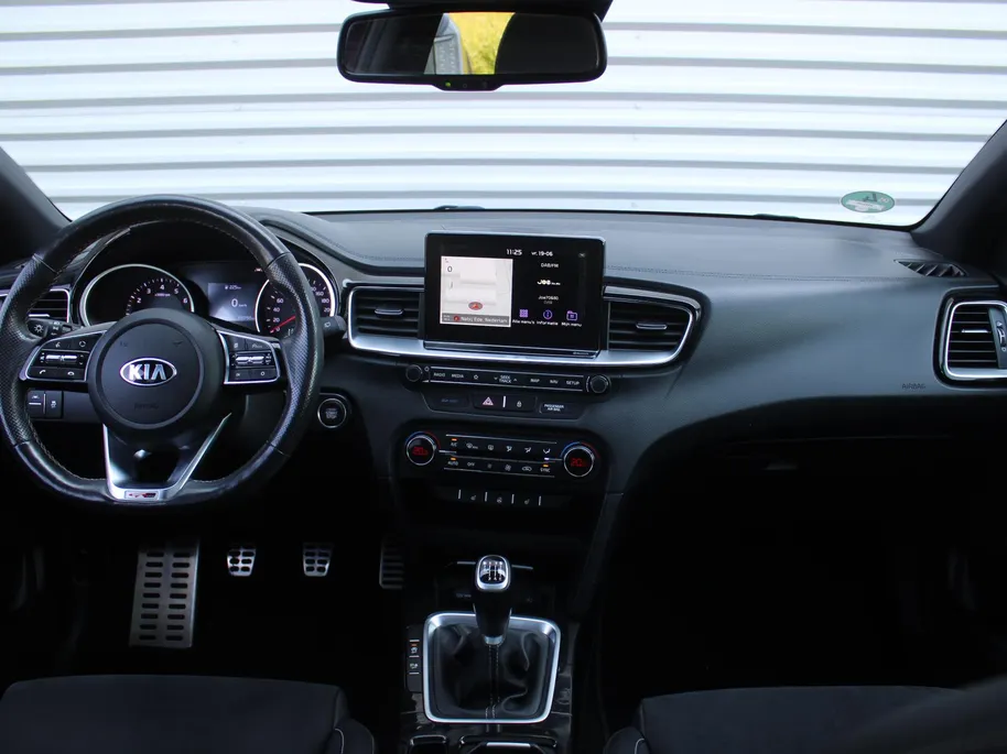 Kia ProCeed 1.4 T-GDI GT-Line | Trekhaak | Stuur-/stoelverwarming | Schuifdak | Camera | Cruise | Navi | 17" LM | Clima | LED |