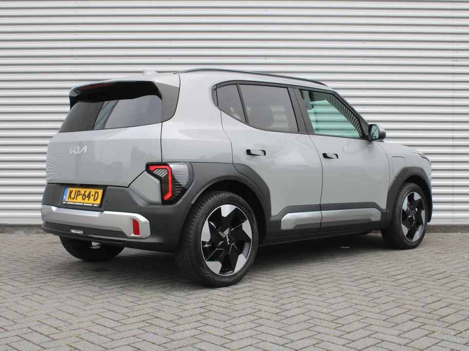 Kia EV2 Plus 42.2 kWh | Dodehoek detectie | Clima | 18'' LM Velgen | Stuur-/stoelverwarming | All seasons | Camera | Keyless | Telefoonlader | Navi |