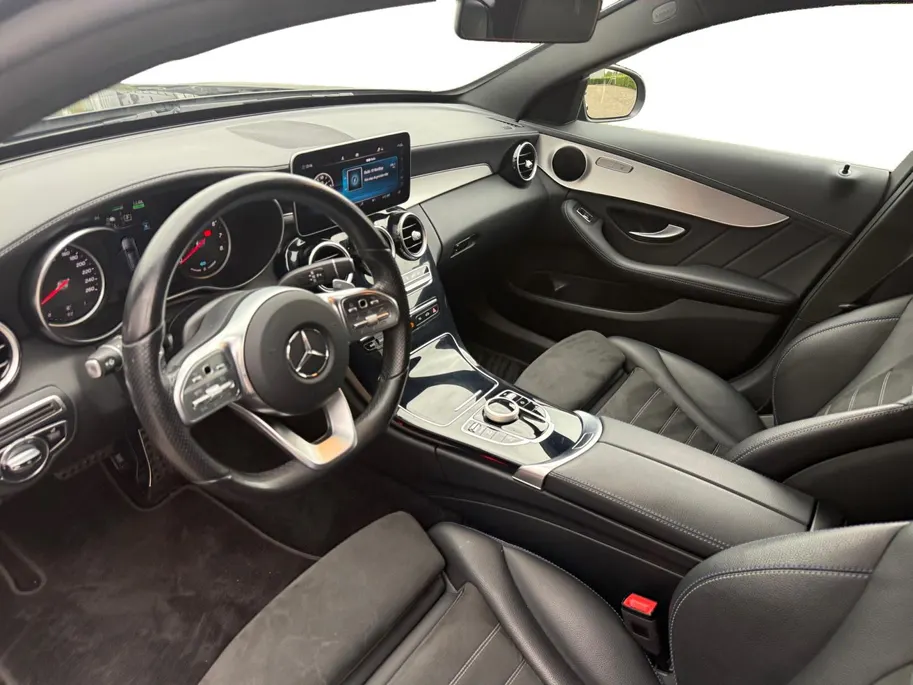 Mercedes-Benz C-Klasse Estate 300 e | Apple Carplay/Android Auto | Verwarmbare Voorstoelen | Privacy Glass | Climate Control | DAB | 12 maanden garantie |