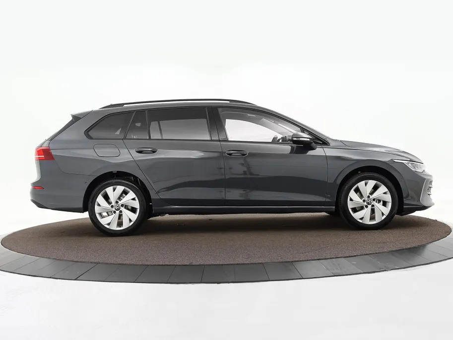 Volkswagen Golf variant Life Edition 1.5 eTSI 116 pk 7 versn. DSG · Achteruitrijcamera · draadloze telefoonlader · Trekhaak inklapbaar, met elektrische ontgrendeling ·