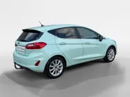Ford Fiesta 1.0 EcoBoost Titanium | Dealer onderhouden | 1e eigenaar | Adapt. Cruise control | Parkeersensoren voor en achter | Achteruitrijcamera | Trekhaak | Navigatie | Apple carplay & Android auto | Voorruitverwarming | Privacy glas | Bovag garantie |