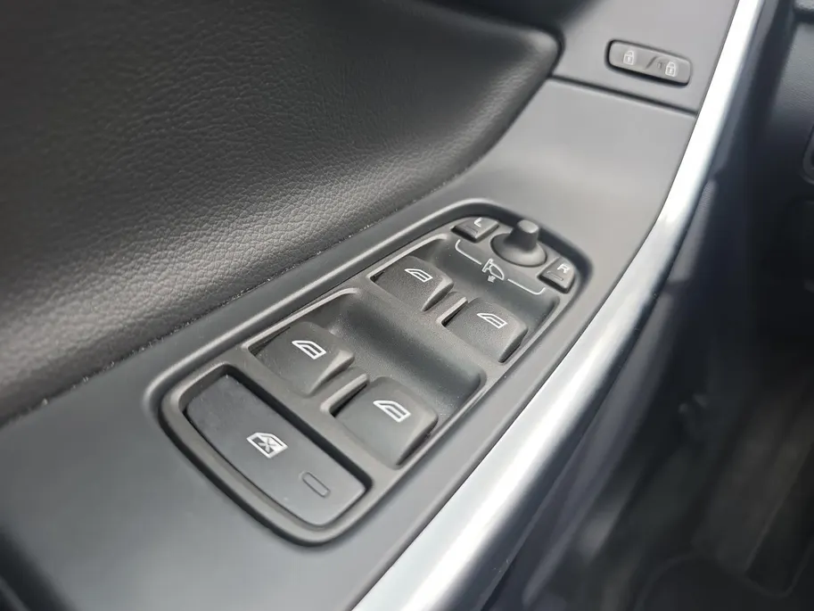 Volvo S60 1.5 T2 Kinetic | Automaat | Stoelverwarming | Navigatie | Climate Control | Goed onderhouden! | 12 maanden garantie! |