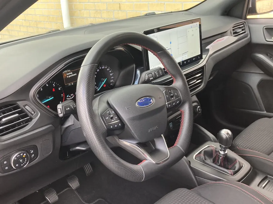 Ford Focus 1.0 EcoBoost Hybrid 125 pk ST Line Wagon Navigatie SYNC4 - Apple Carplay/ Android Auto - Winter Pack