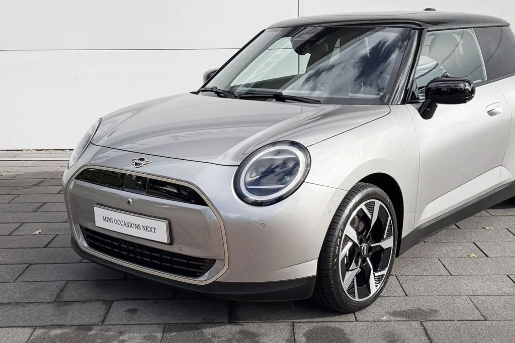 MINI Cooper 3-deurs Electric Cooper E Favoured L 40.7 kWh