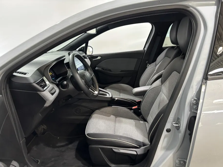 Renault Clio 145PK E-Tech Full Hybrid Techno Automaat Automaat | Digital Cockpit | 9,3'' Navi | Climate Control | Apple CarPlay/Android Auto | Camera | Cruise Control | Armsteun | Lichtmetalen Velgen