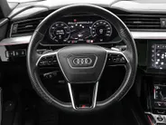 Audi e-tron 55 300kW/408PK S Line 95Kwh · SOH 94,6% · Panoramadak · Leder/Alcantara · 360°Camera + Parkeersensoren · Stoelverwarming ·