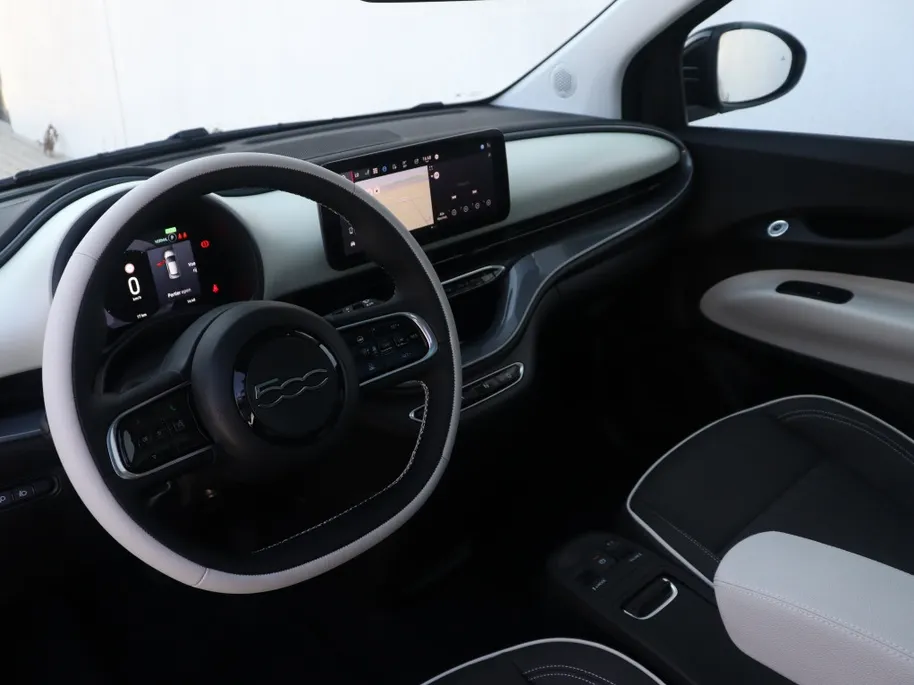 Fiat 500e La Prima 42 kWh | Pano | JBL | Camera | Winter | 17'