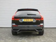 Volvo XC60 2.0 T8 Plug-in hybrid AWD Ultimate Black Edition | Trekhaak elektr. | Luchtvering | Schuifdak | Leer | Geheugenstoelen | B&W audio | Stoelventilatie | Winterset | Zeer nette auto |