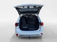 Mitsubishi Outlander 2.4 PHEV Instyle | Trekhaak | Leder | Schuif-kantel dak | Rondom camera | Elektrisch. Achterklep | Stoel en stuurverwarming | Set winterwielen |