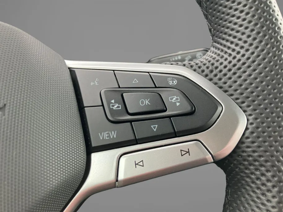 Volkswagen Golf 1.5eHybrid 200kW/272PK GTE Black Style · Panoramadak · Trekhaak · Camera ·  Apple/Android Car Play · Garantie t/m 10-09-2030 of 10000km.