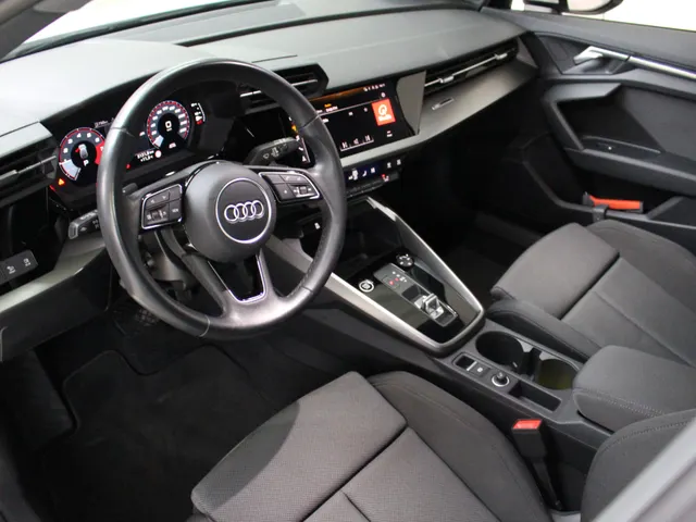 Audi A3 Sportback 30 TFSI Advanced Automaat Navigatie | Climate Control | Lichtmetalen Velgen