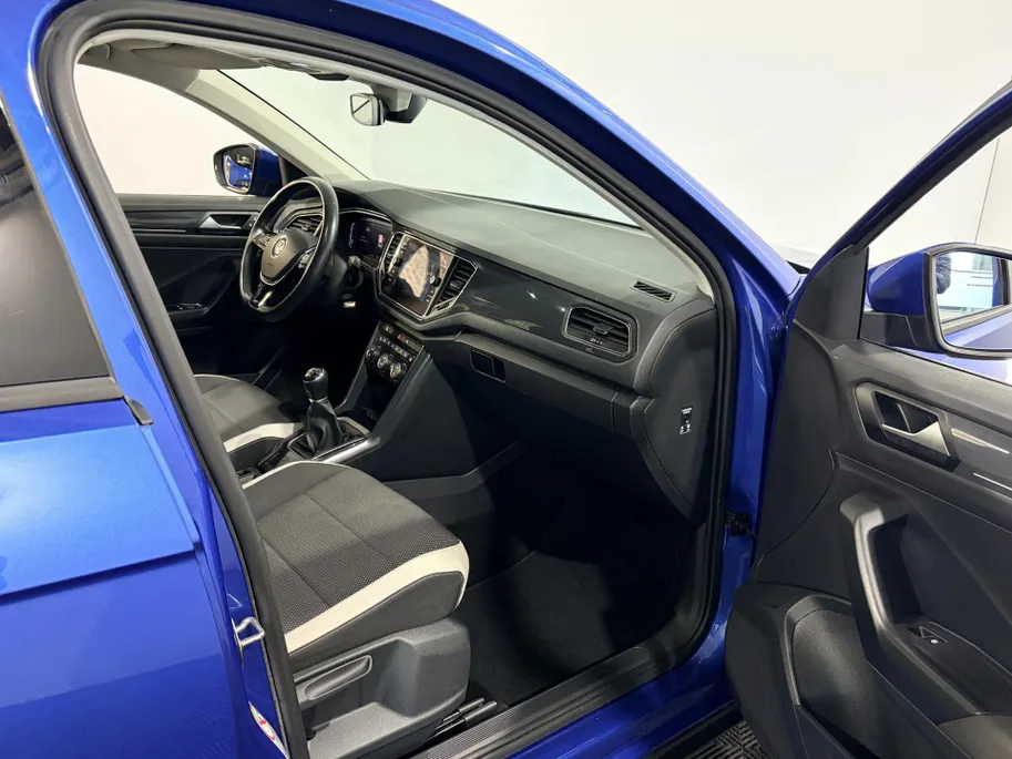 Volkswagen T-Roc 1.5 - 150PK TSI Sport | Digital Cockpit | Stoelverwarming | Navi | Apple CarPlay/Android Auto | Adaptive Cruise Control | Climate Control | Armsteun | Lichtmetalen Velgen |