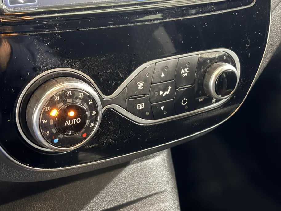 Renault Captur 90PK TCe Intens | Trekhaak | Navi | Climate Control | Bluetooth | Camera | Parkeersensoren | Cruise Control | Armsteun | Licht & Regen Sensor | Blind Spot |