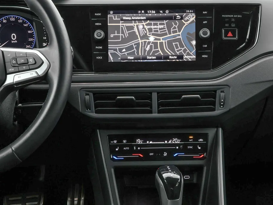 Volkswagen Polo 1.0 TSI 110pk DSG R-Line · Camera · Matrix LED · Stoelverwarming · Apple/Android Car Play · ACC · P-Sensoren · 17'Velgen ·