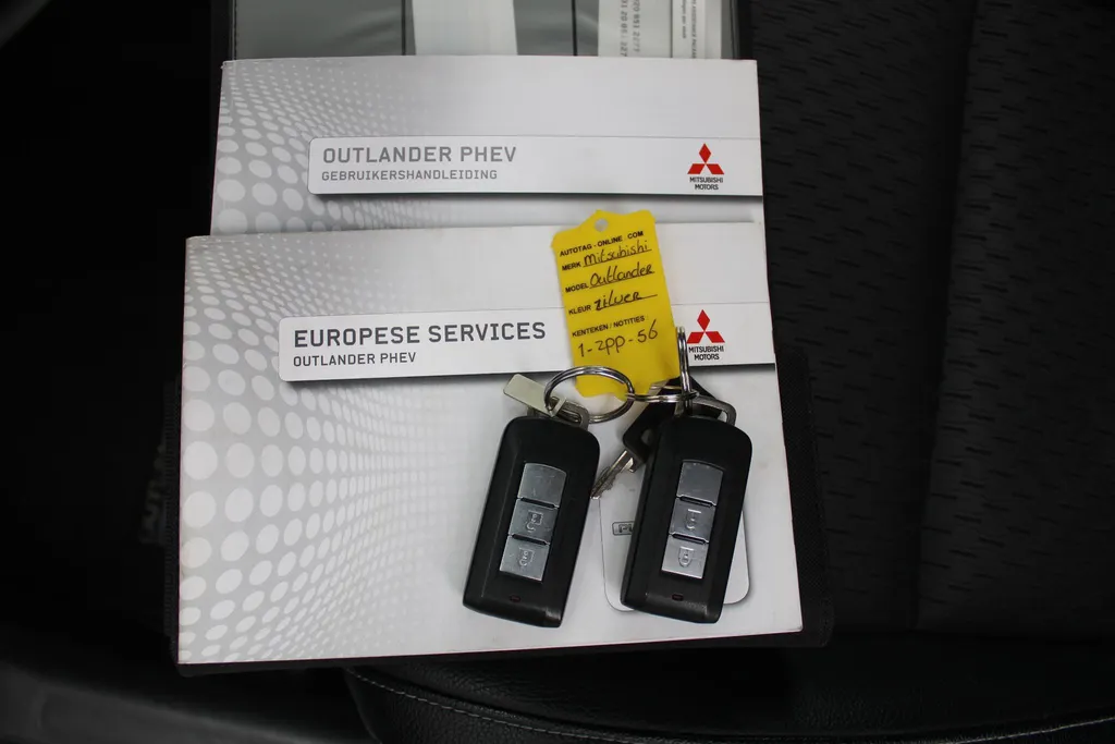 Mitsubishi Outlander 2.0 PHEV Business Edition X-Line | Navi | Clima | Camera | Trekhaak | Keyless | 18' LM |